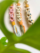 Load image into Gallery viewer, Flower Keychain | Daisy Keychain | Macrame Key holder | Spring Colors | Floral Keychain
